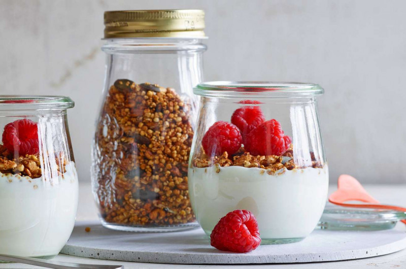 Granola aux noix et aux framboises