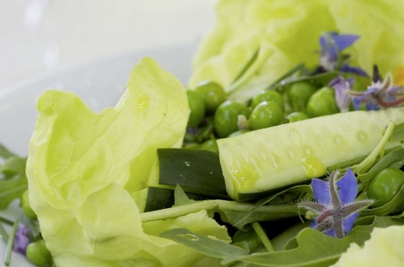 Salade verte aux petits pois frais