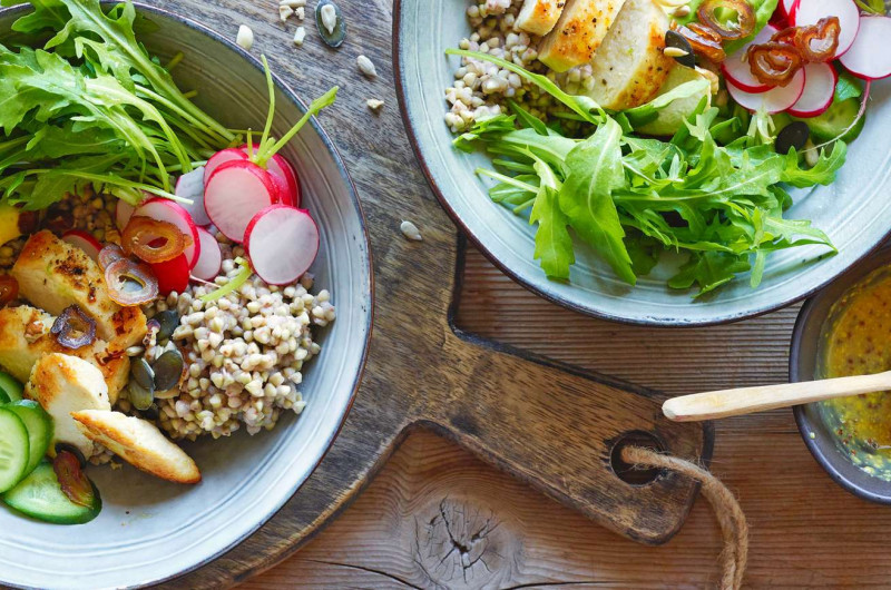 Bowl de salade au poulet