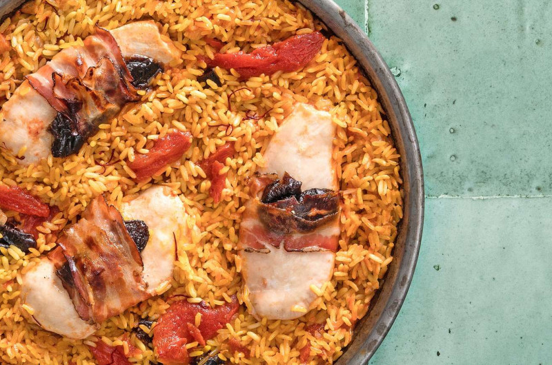 Riz safrané aux tomates avec poulet