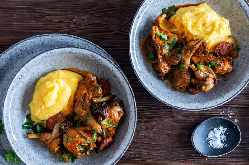 Ragoût de lapin aux pruneaux séchés et au chorizo