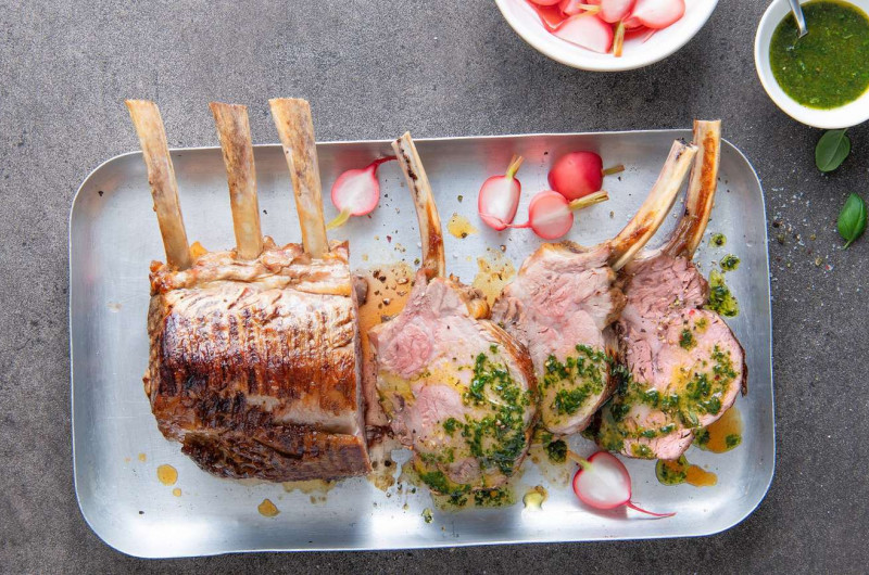 Carré de veau avec radis roses aigre-doux