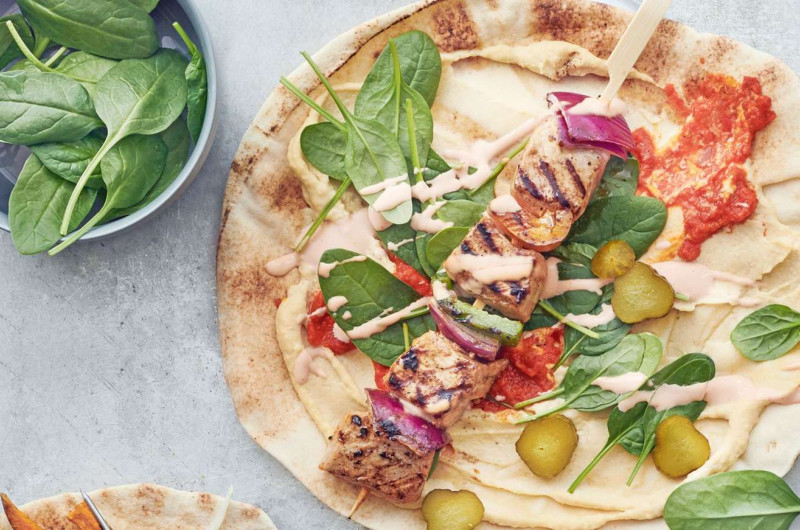 Wrap au porc, à l'houmous et à la sauce cocktail