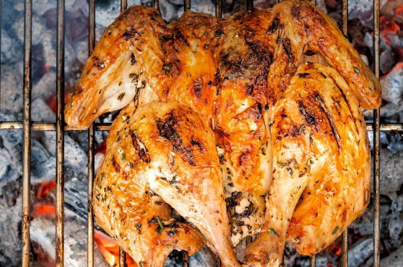 Poulet en crapaudine sur le gril
