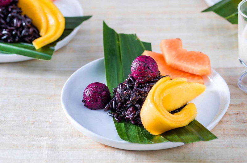 Riz collant avec fruits exotiques