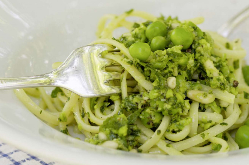 Linguine avec pesto de petits pois