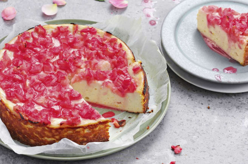 Gâteau à la ricotta avec rhubarbe