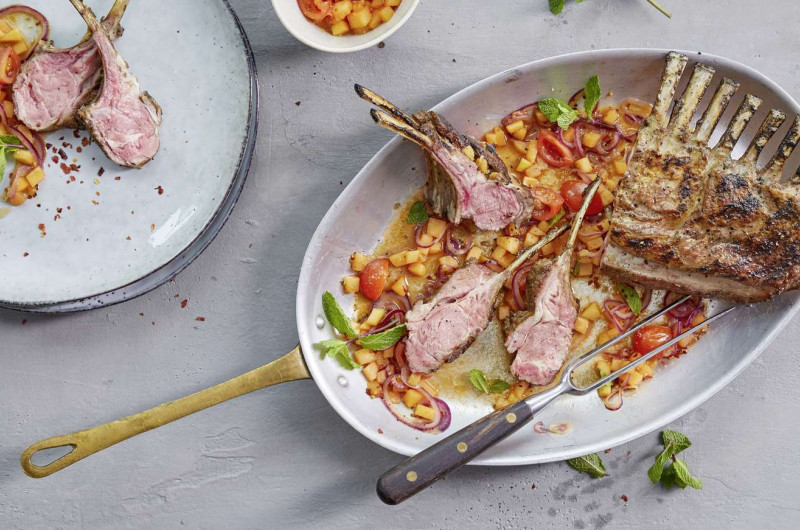 Carré d'agneau avec salsa au melon