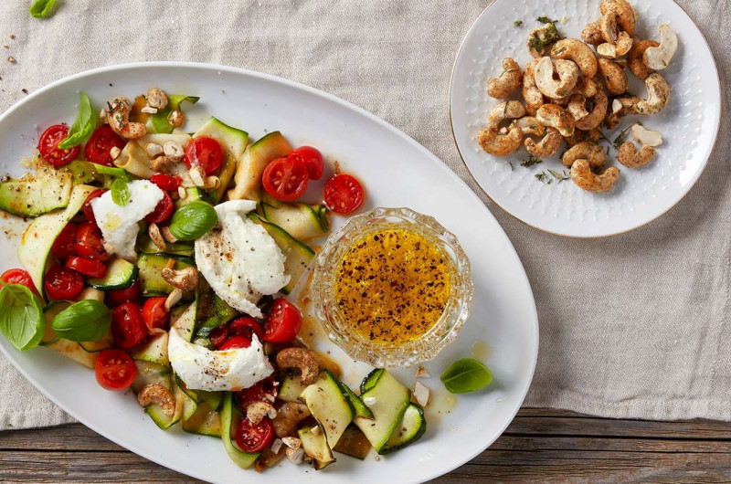Légumes marinés avec croquant au romarin
