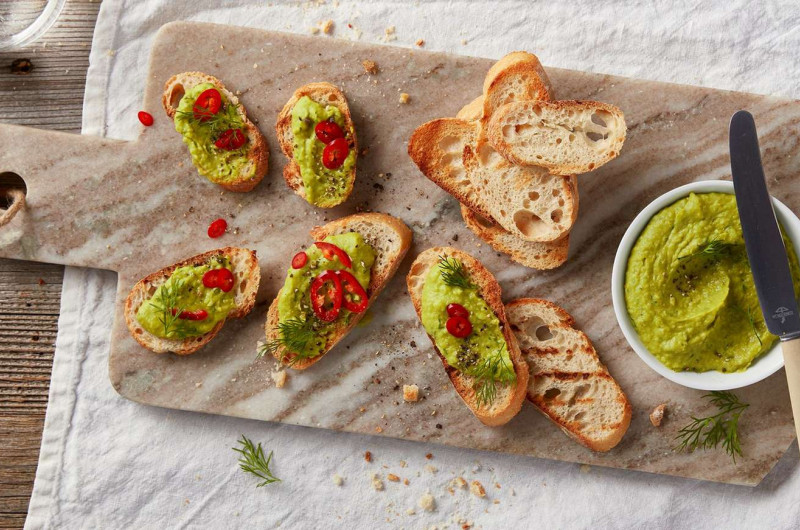 Crostini aux petits pois et au piment