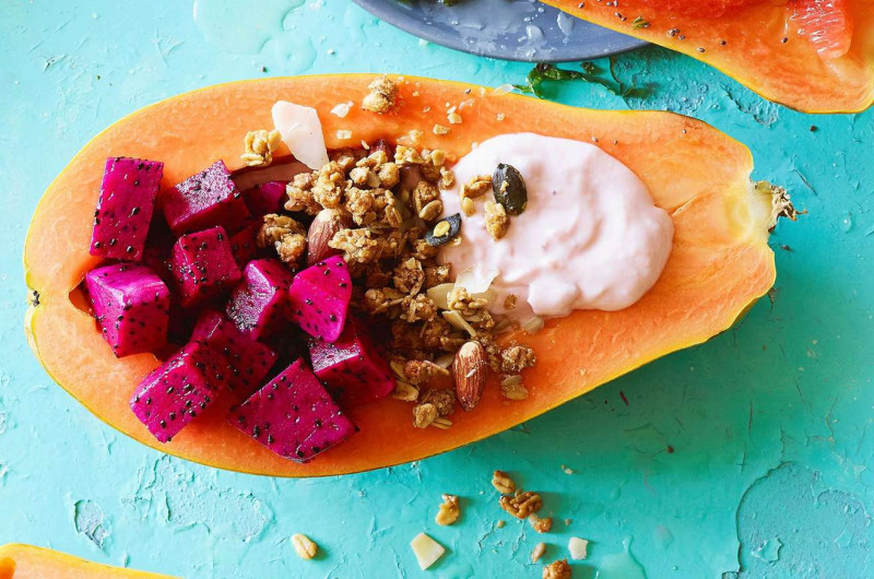 Papaye farcie avec séré et granola