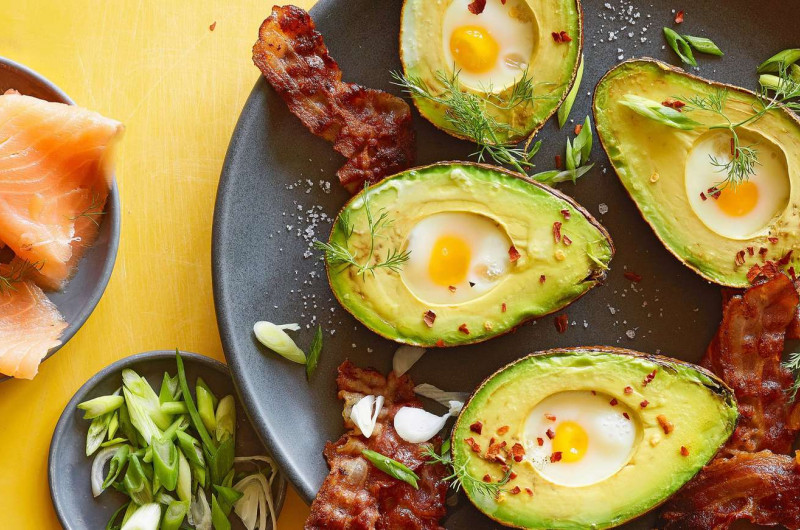 Avocat avec œuf de caille