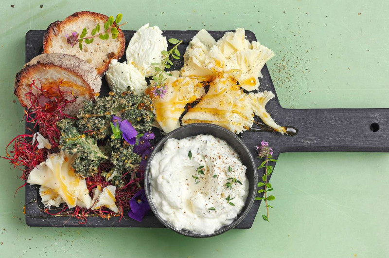 Plateau de fromages avec mousse de fromage