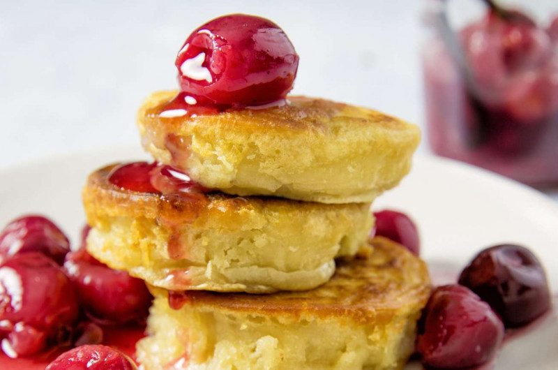 Crumpets avec compote de cerises