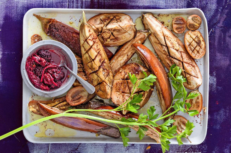 Aubergine au four avec chutney de mûres