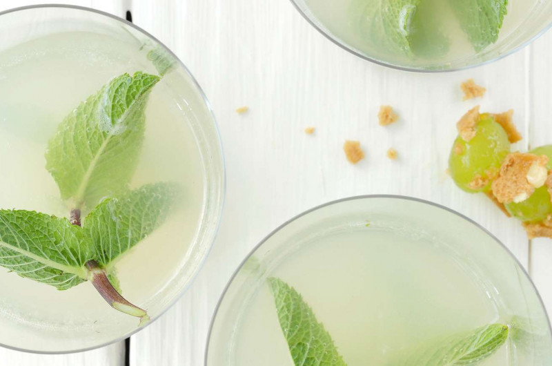 Lemon ginger drink avec brochette de raisin