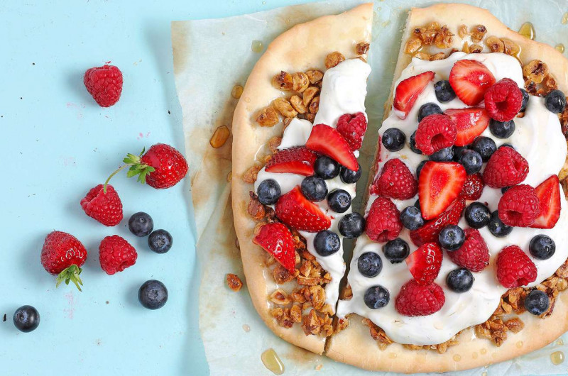 Pizza aux baies et au mascarpone