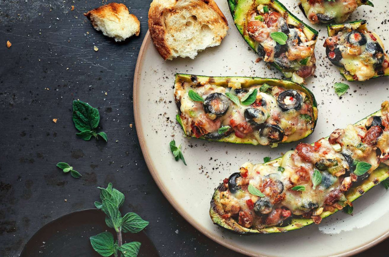 Courgette farcie aux haricots et à la feta