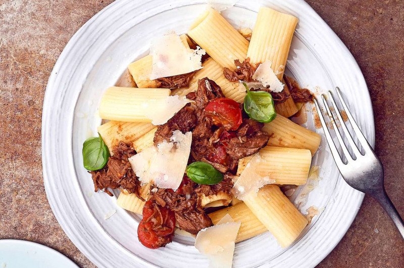 Pâtes avec ragoût de bœuf à la bière