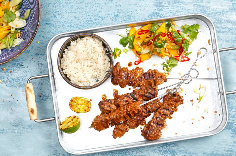 Brochettes de bulgogi avec salade de mangue