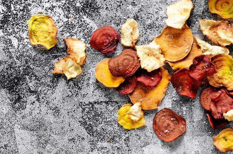 Chips de légumes colorées