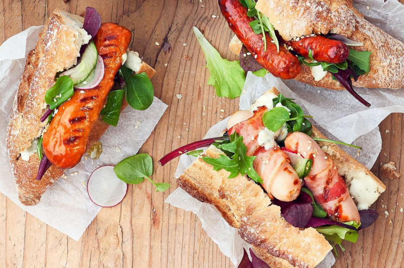 Baguette à la saucisse grillée