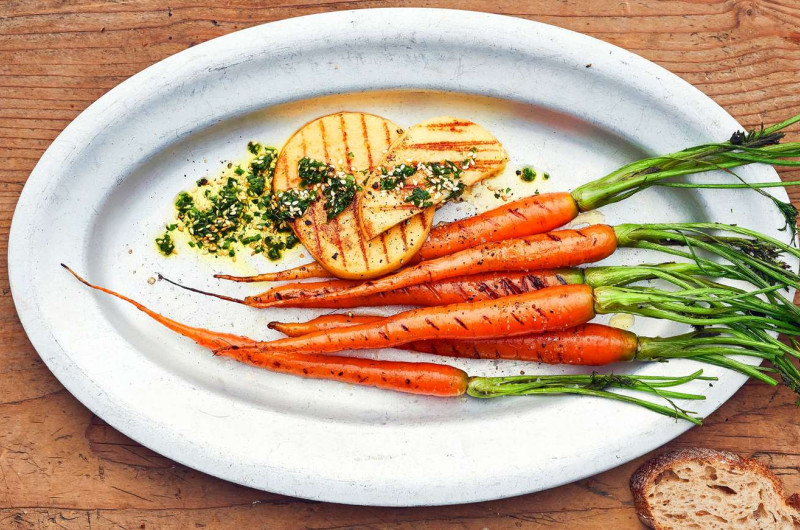 Carottes avec huile aux fines herbes et fromage grillé