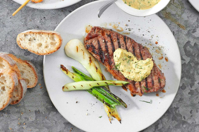 Entrecôte avec moutarde au raifort et aux herbes