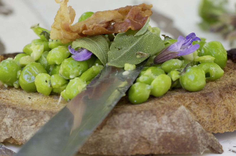 Crostini aux petits pois