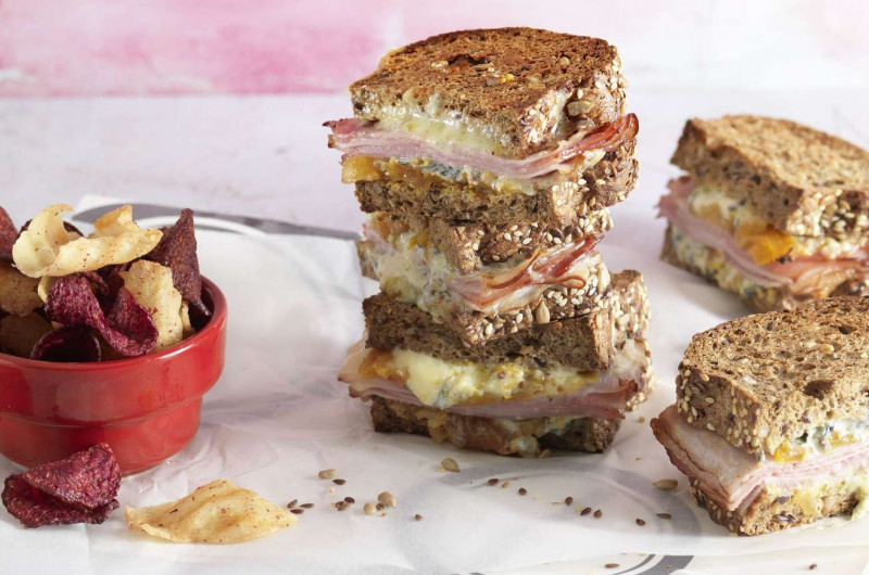 Croque-monsieur au fromage persillé