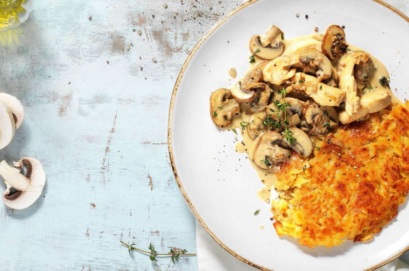 Poulet avec sauce aux champignons et rösti