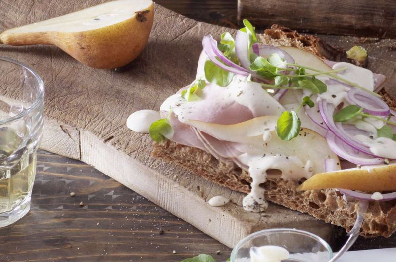 Panino avec vitello tonnato et poires