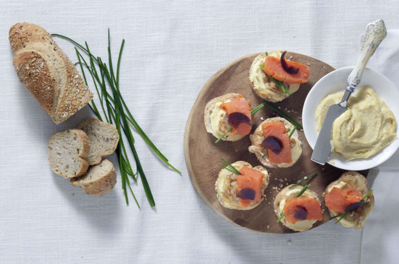 Crostini de saumon avec copeaux de balsamique