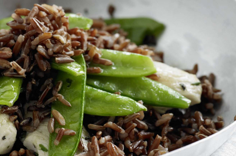 Poêlée de riz aux mange-tout et au poulet