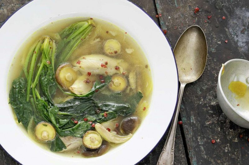 Bouillon de poulet aux épinards
