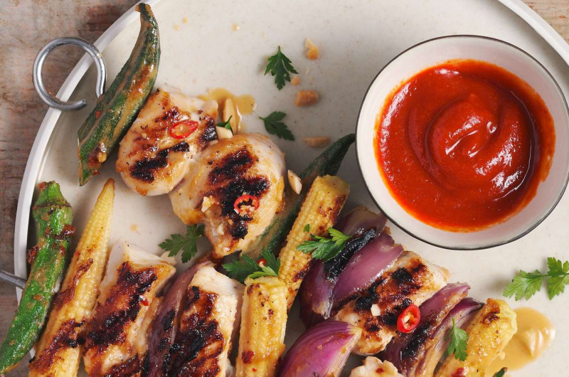 Brochettes de lapin avec marinade au beurre de cacahouètes