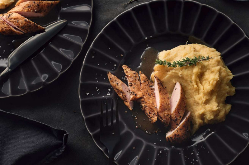 Filet de lapin avec sauce au café et purée de panais