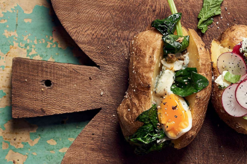 Baked Potato avec épinards, fromage bleu et œuf