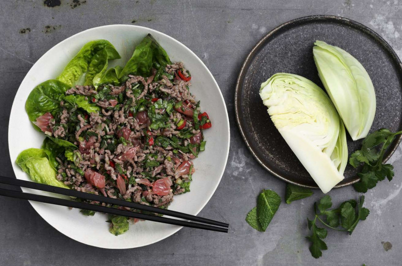 Salade vietnamienne de viande hachée au pomélo