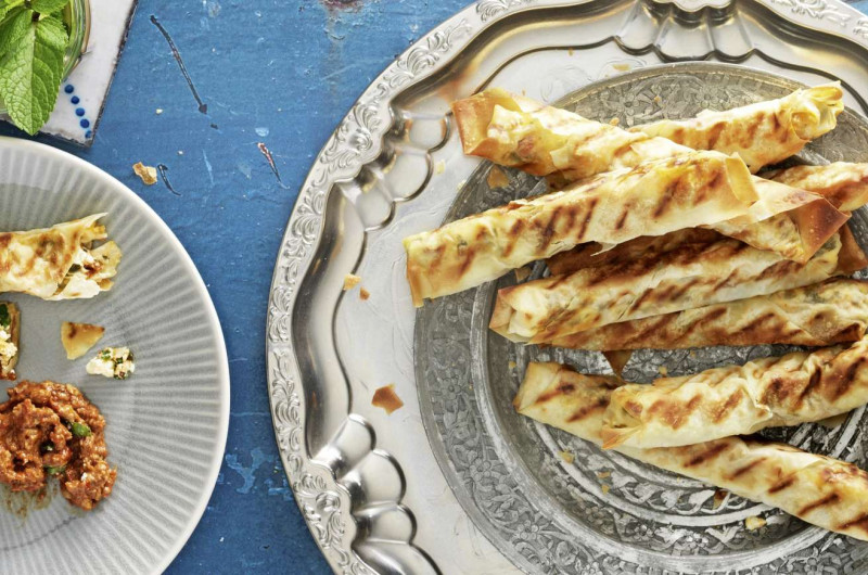 Petits rouleaux de feta grillés