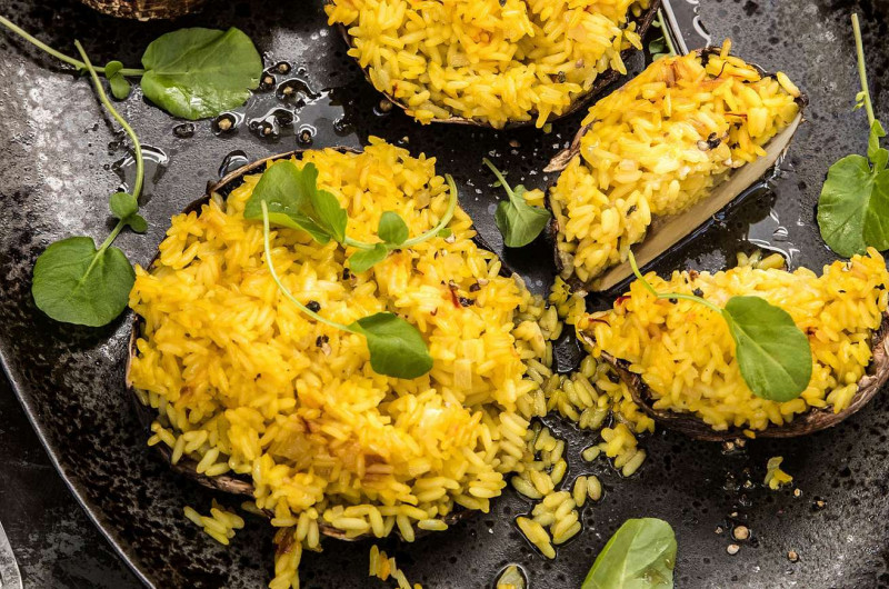 Portobellos farcis au riz safrané