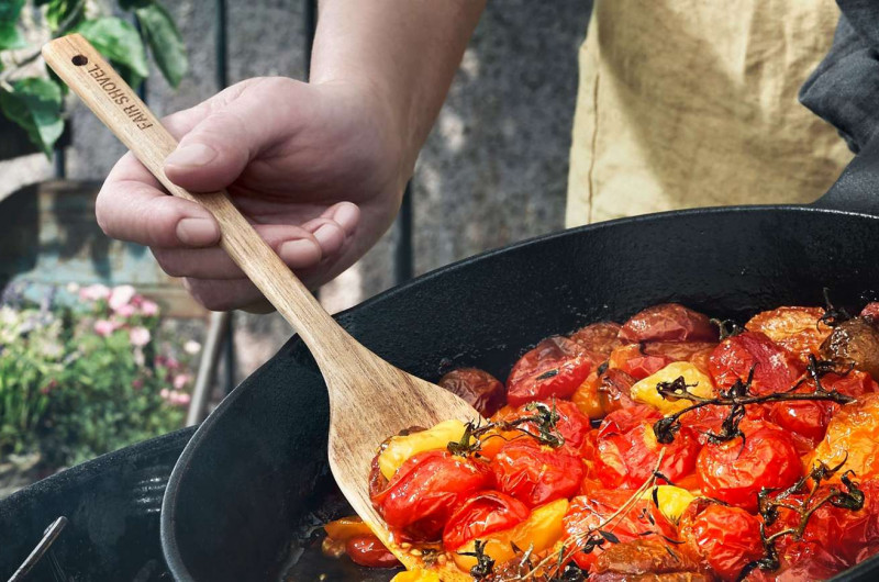 Salade de pain avec tomates grillées