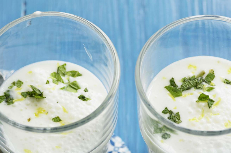 Lassi au miel et à la menthe