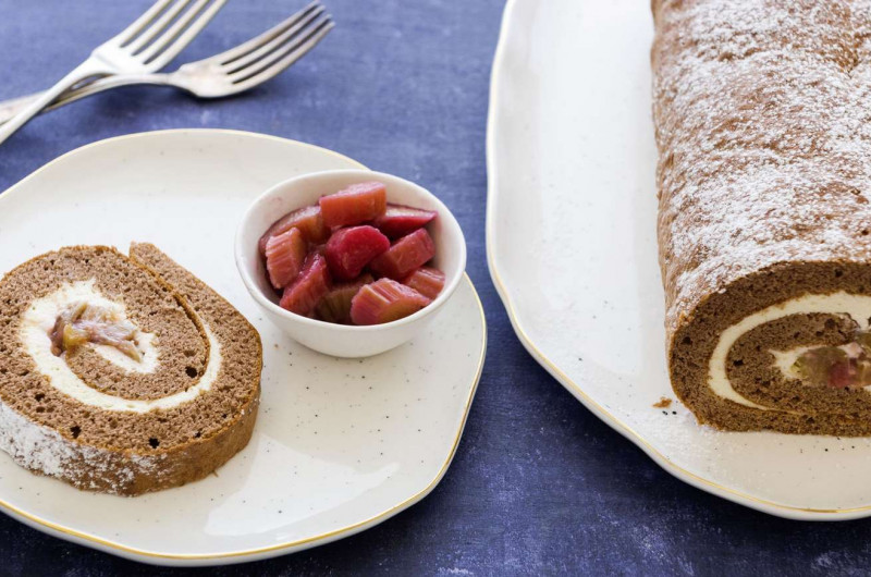 Roulade au chocolat et à la rhubarbe sans gluten