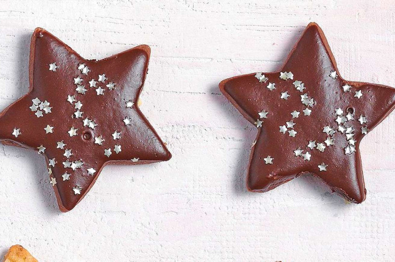 Étoiles à la cardamome et au café