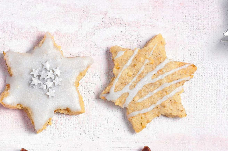Étoiles au gingembre et au chocolat blanc
