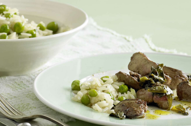 Riz pilaf aux petits pois et aux foies de volaille