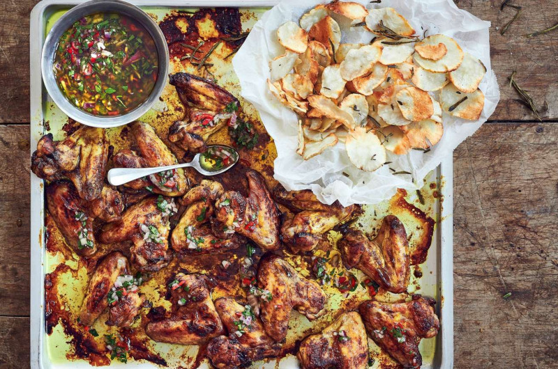 Ailes de poulet avec chips de topinambour