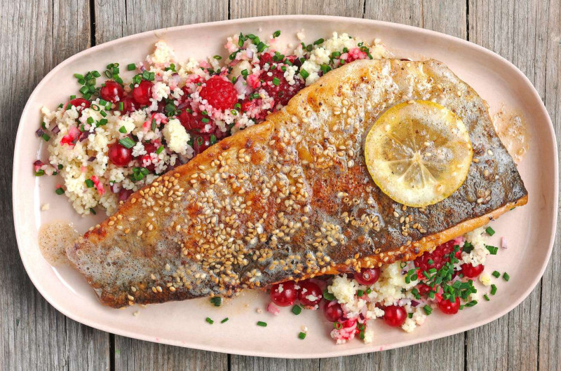 Filet de truite sur couscous aux fruits rouges