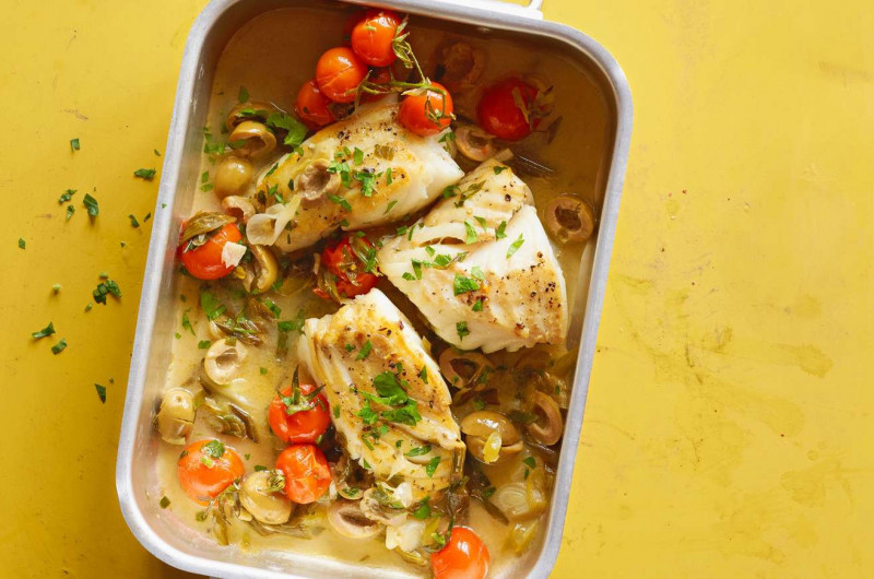 Cabillaud avec sauce au vin blanc et aux olives